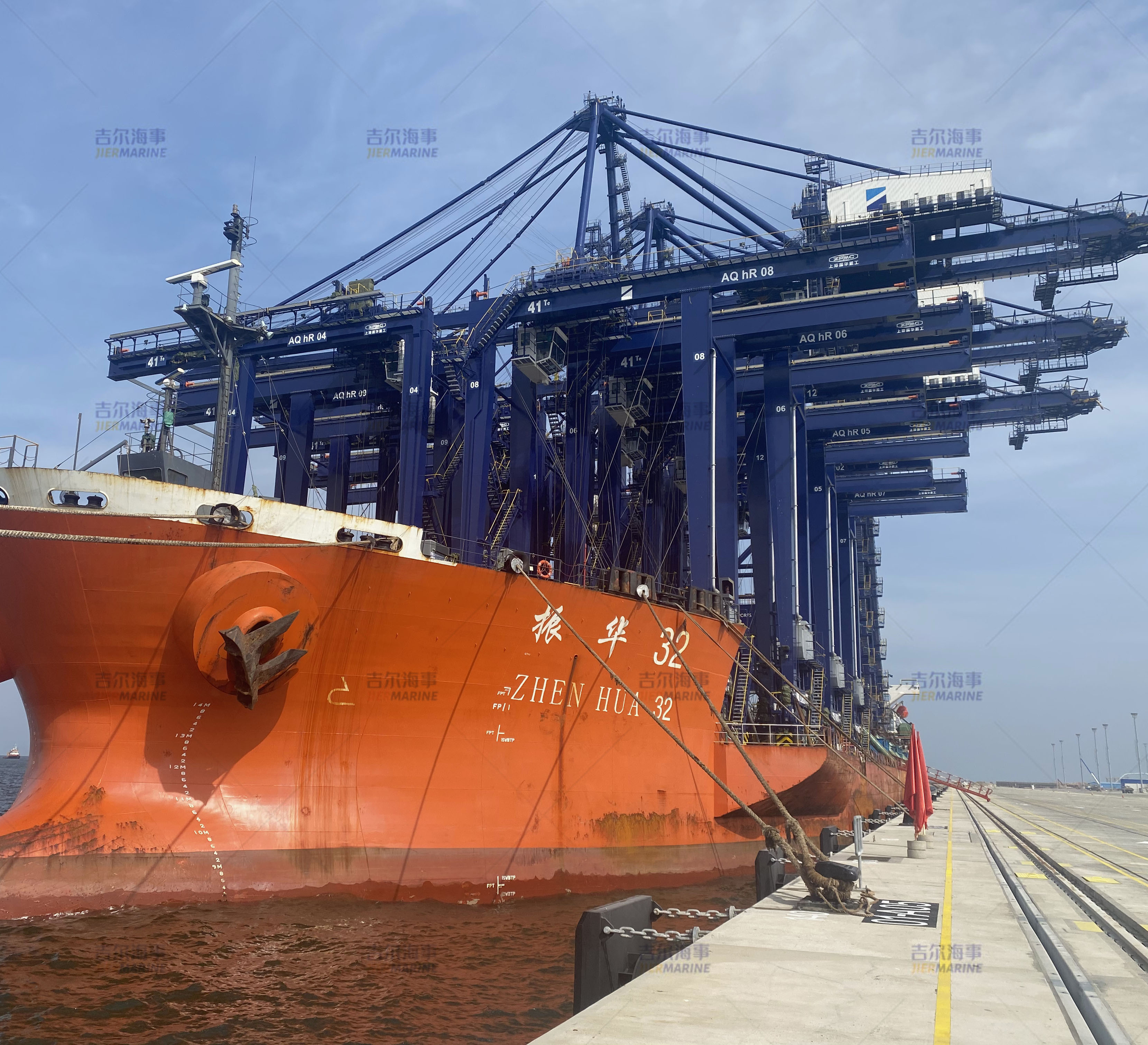 Nag -install kami ng mga fender at bollards para sa Abu Qir Marine Port Container Terminal Project. (JDA 、 Bakal na Bakal)