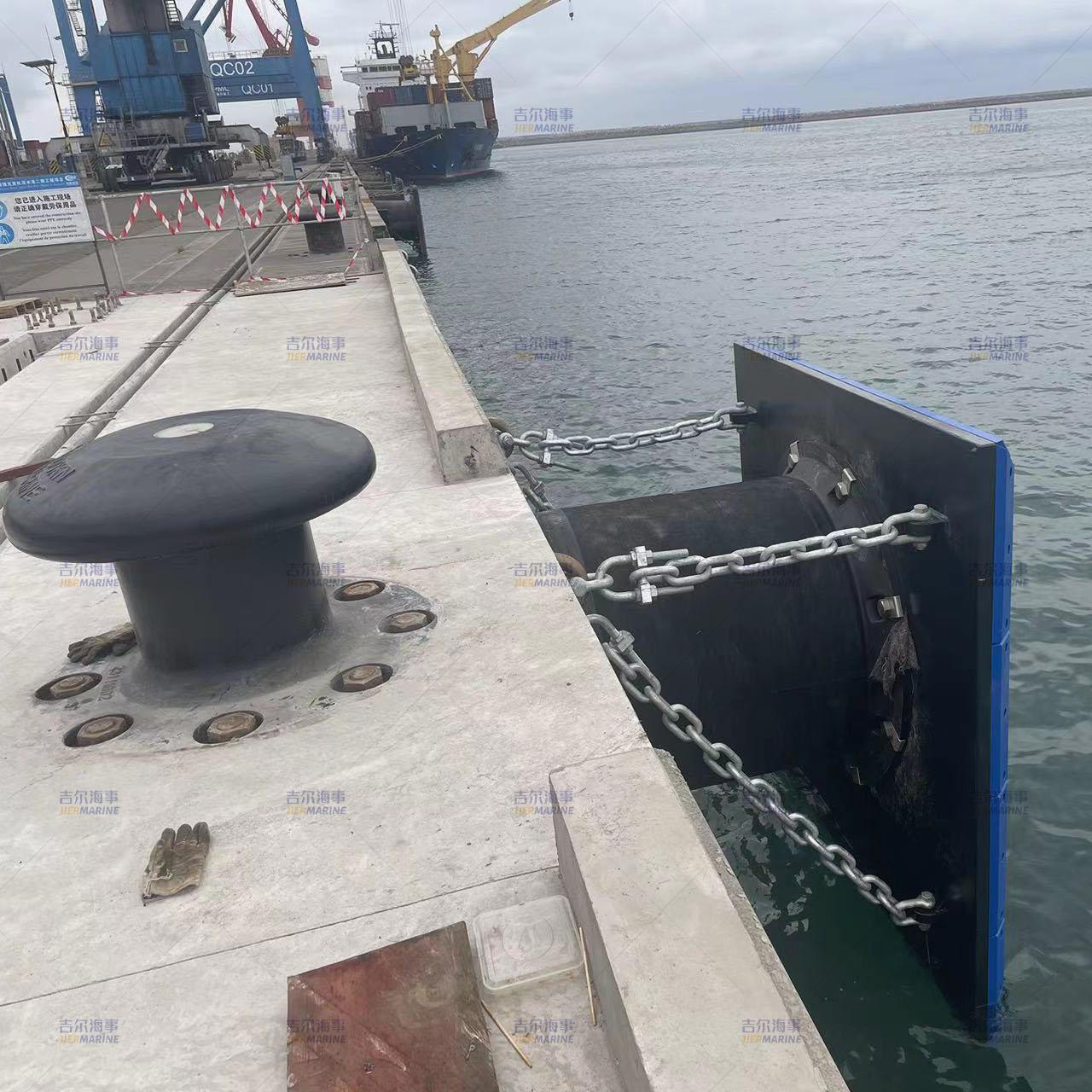 Super Cell Fender, Arch Fender at Cast Steel Pillar Bollard para sa Kribi Deep Sea Port sa Cameroon, Africa (JSC 、 JBP)